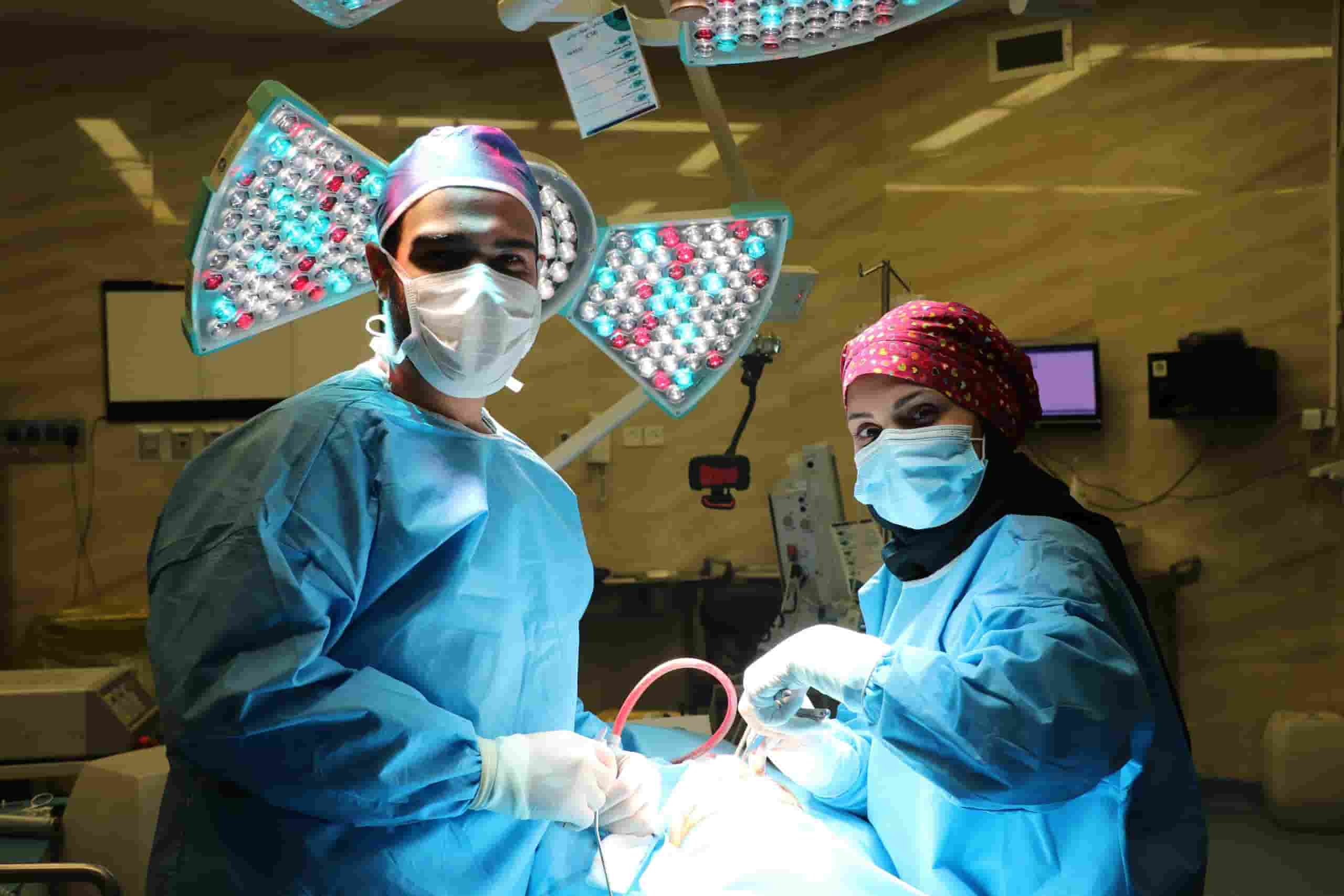 گان عمل بینی پوشش تخصصی برای فرآیند های جراحی صورت