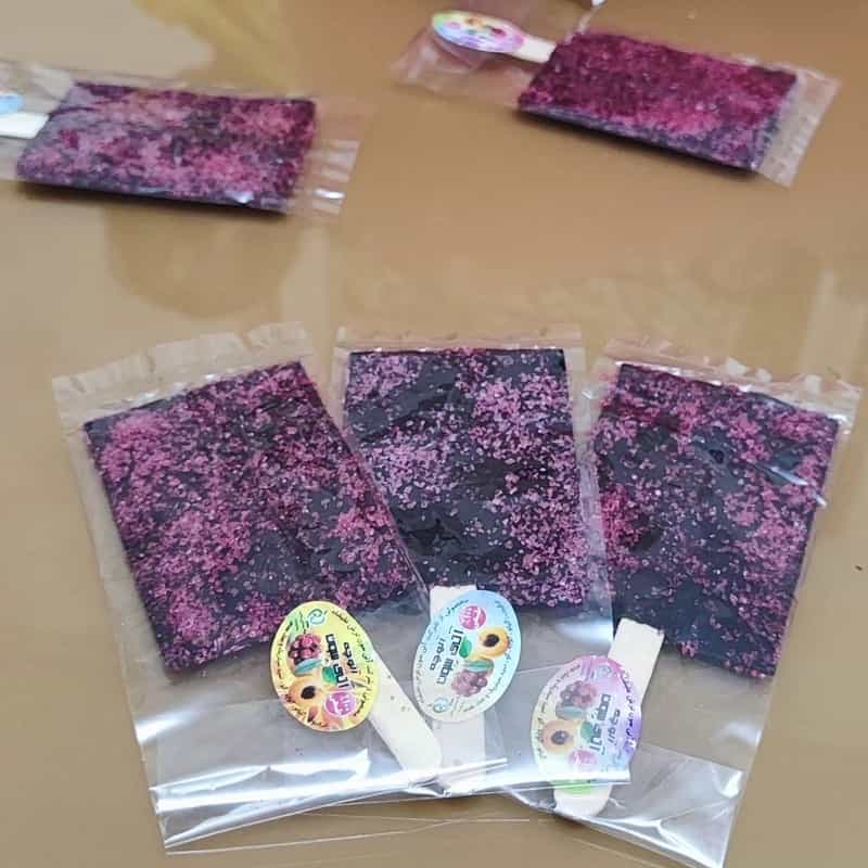 تصویر 4 از لواشک چوبی شکری تهیه شده از میوه های رسیده و طبیعی گزینه ای دلپذیر یرا علاقه مندان طعم سنتی