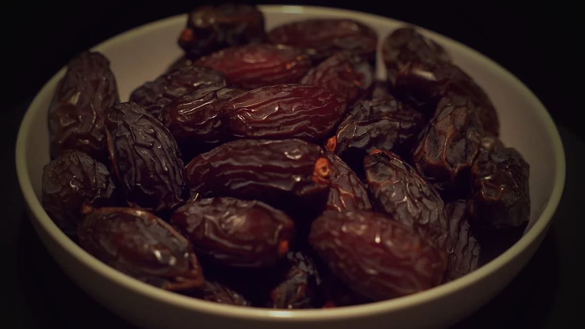 تصویر 3 از خرما مضافتی نخل سبز رنگ طبیعی و زیبا