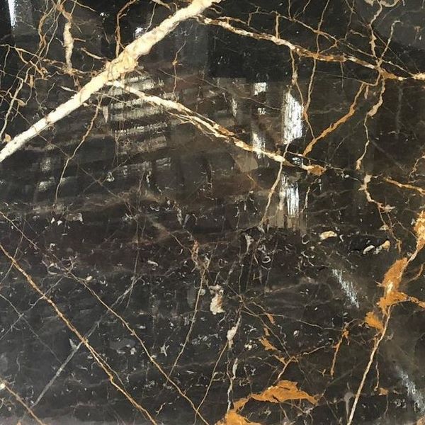 تصویر 3 از سنگ مرمریت مشکی کاشان ایده‌ آل برای پله‌ ها و مسیر های عبوری با دوام بالا