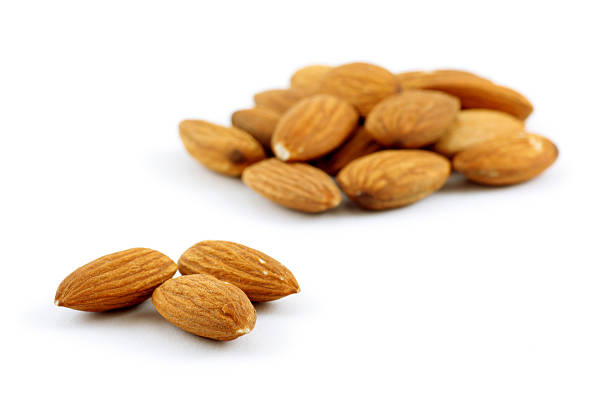 تصویر 4 از بادام درختی مامایی رقم اصیل ایرانی با پوست نازک