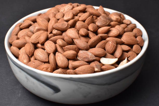 تصویر 3 از بادام درختی همدان خشک شده طبیعی بدون نمک