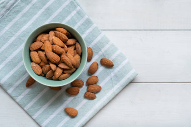 تصویر 3 از بادام درختی نمکی با پوست کاغذی مناسب تهیه آجیل