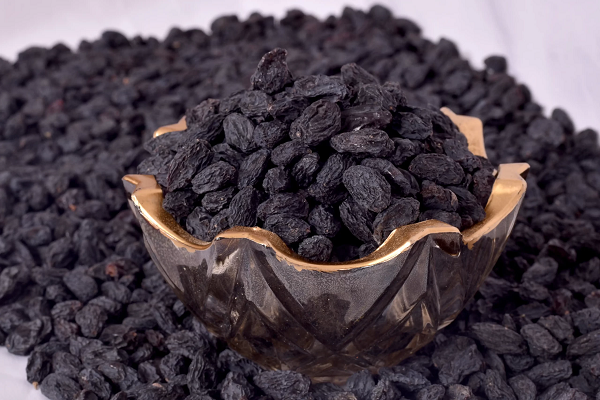 تصویر 3 از مویز سیاه بی دانه با رنگ طبیعی و بافت نرم