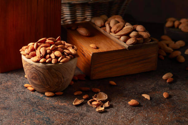 تصویر 3 از بادام درختی کهنه اقتصادی مناسب صنایع غذایی و تولید روغن بادام