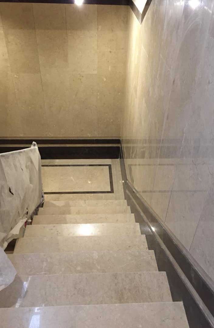 تصویر 1 از سنگ مرمریت آرک بیرجند رنگ شفاف و ظاهر لوکس و مدرن