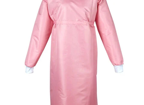 تصویر 4 از گان یکبار مصرف صورتی جلوه لطیف و کاربردی برای محیط های درمانی