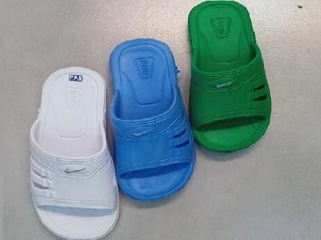 دمپایی پلاستیکی