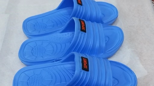 تصویر 4 از دمپایی پلاستیکی بیمارستانی مقاوم برای استفاده پرسنل و مراجعین