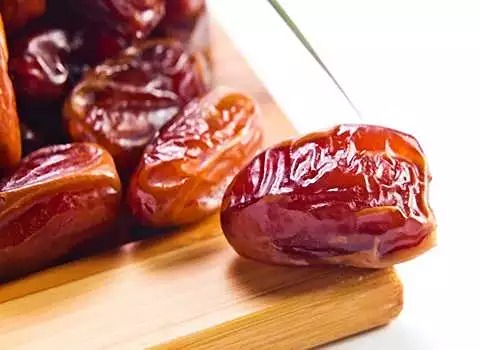 تصویر 4 از خرما زاهدی قیروکارزین با ظاهر طبیعی دانه