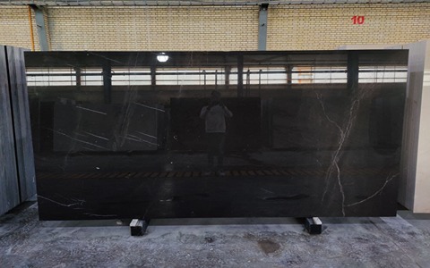 تصویر 3 از سنگ مرمریت دهبید مشکی مناسب کف‌ پوش‌ های مقاوم