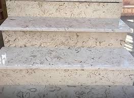 تصویر 4 از سنگ مرمریت پله پر طاووسی با بافت برجسته و رنگ چشم‌ نواز ویژه راه‌ پله‌