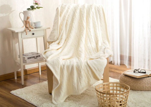 تصویر 3 از پتو خزدار با وزن مناسب و گرما بخشی بالا