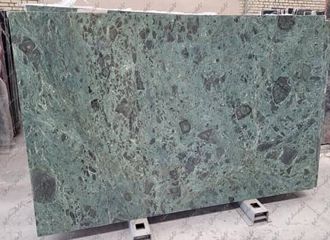 تصویر 3 از سنگ مرمریت بیانکو با رگه‌ های ظریف طبیعی و سطوح صیقلی