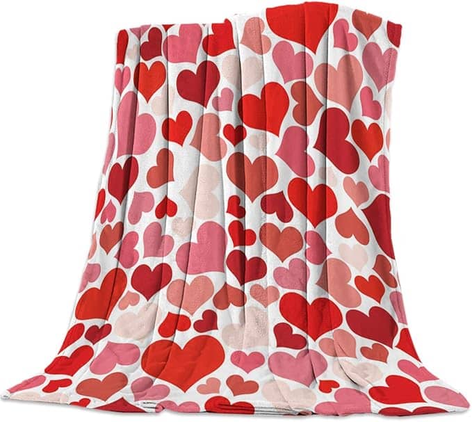 تصویر 3 از پتو طرح قلب گرم و دلنشین مناسب اتاق کودک و سالن پذیرایی