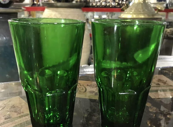 تصویر 1 از لیوان بلور سبز قدیمی ضخیم و شفاف مناسب نوشیدنی های مختلف