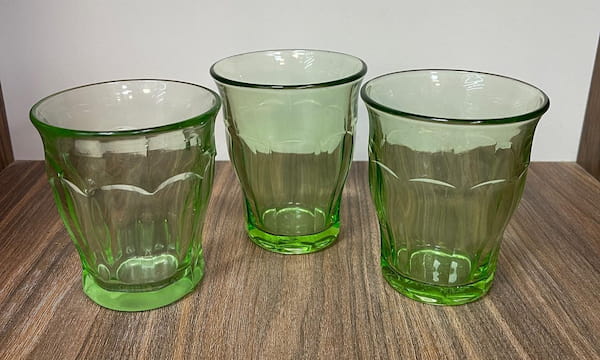 تصویر 4 از لیوان بلور سبز قدیمی ضخیم و شفاف مناسب نوشیدنی های مختلف