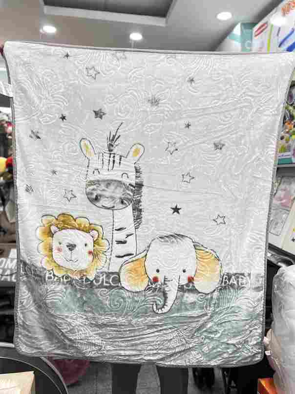 پتو گلبافت کودک نرم و لطیف با رنگ‌ های شاد و طرح‌ های فانتزی