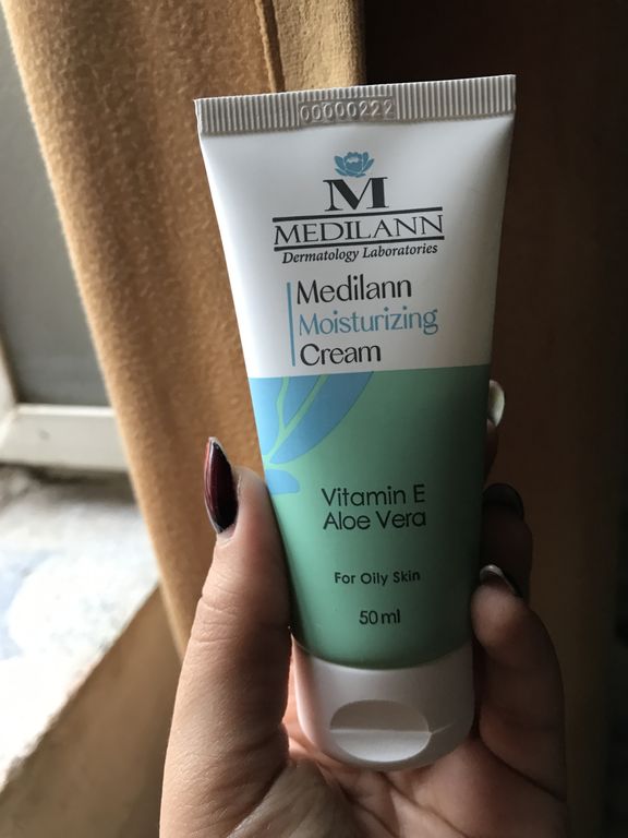 کرم مرطوب کننده مدیلن مناسب پوست چرب