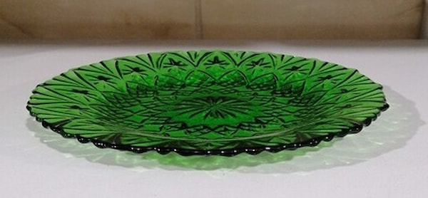 تصویر 2 از بشقاب بلور سبز مناسب جهیزیه و چیدمان آشپزخانه مدرن