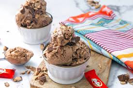 بستنی خشک کیت کت با لایه‌ های شکلاتی ویژه