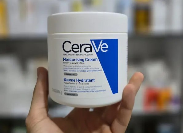 کرم آبرسان و مرطوب کننده سراوی مناسب پوست خشک