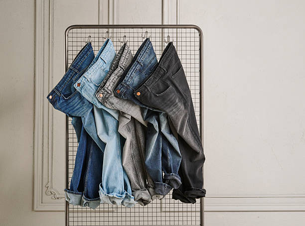 تصویر 1 از شلوار جین راسته با زیپ و دکمه فلزی استاندارد