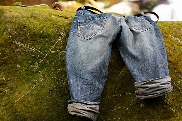 شلوار جین ارزان  با پاچه متوسط جهت استفاده در مناسب محیط کار