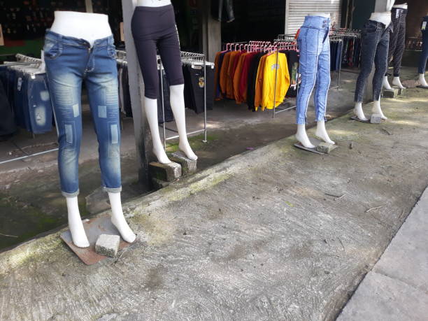 تصویر 1 از شلوار جین اسکینی زنانه با دوخت فلت لاک و درز مسطح در پا ها برای ظاهر صاف