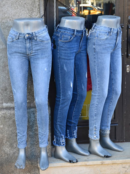 تصویر 5 از شلوار جین اسکینی زنانه با دوخت فلت لاک و درز مسطح در پا ها برای ظاهر صاف