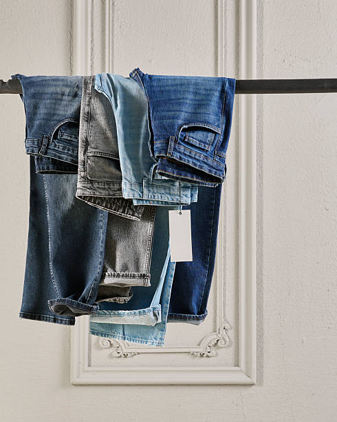 تصویر 4 از شلوار جین بگ آبی با جیب سکه ای کوچک و جیب عقب تزئینی