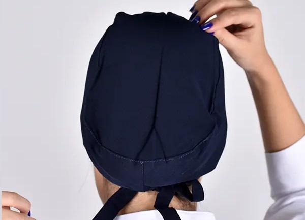 کلاه جراحی سرمه ای مناسب کلینیک‌ ها با ماندگاری بالا