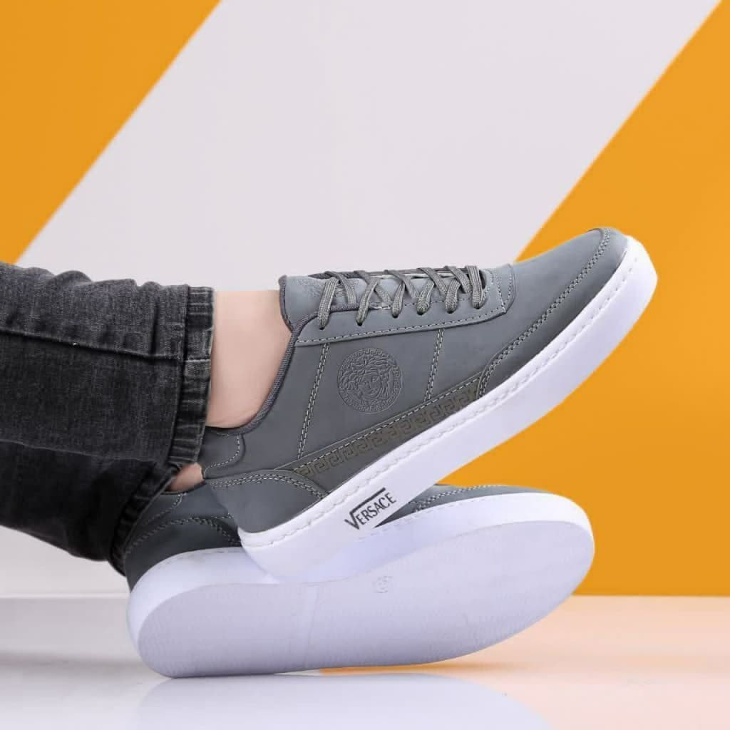 کفش مردانه طوسی با کفی ضربه‌گیر