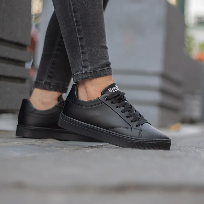 کفش مردانه برشکا نیمه اسپرت با زیره آج‌ دار