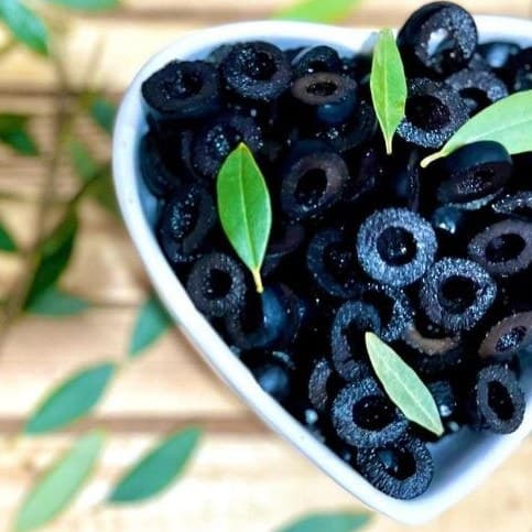 تصویر 4 از زیتون سیاه اسلایسی مخصوص آماده سازی سریع غذا های سرد