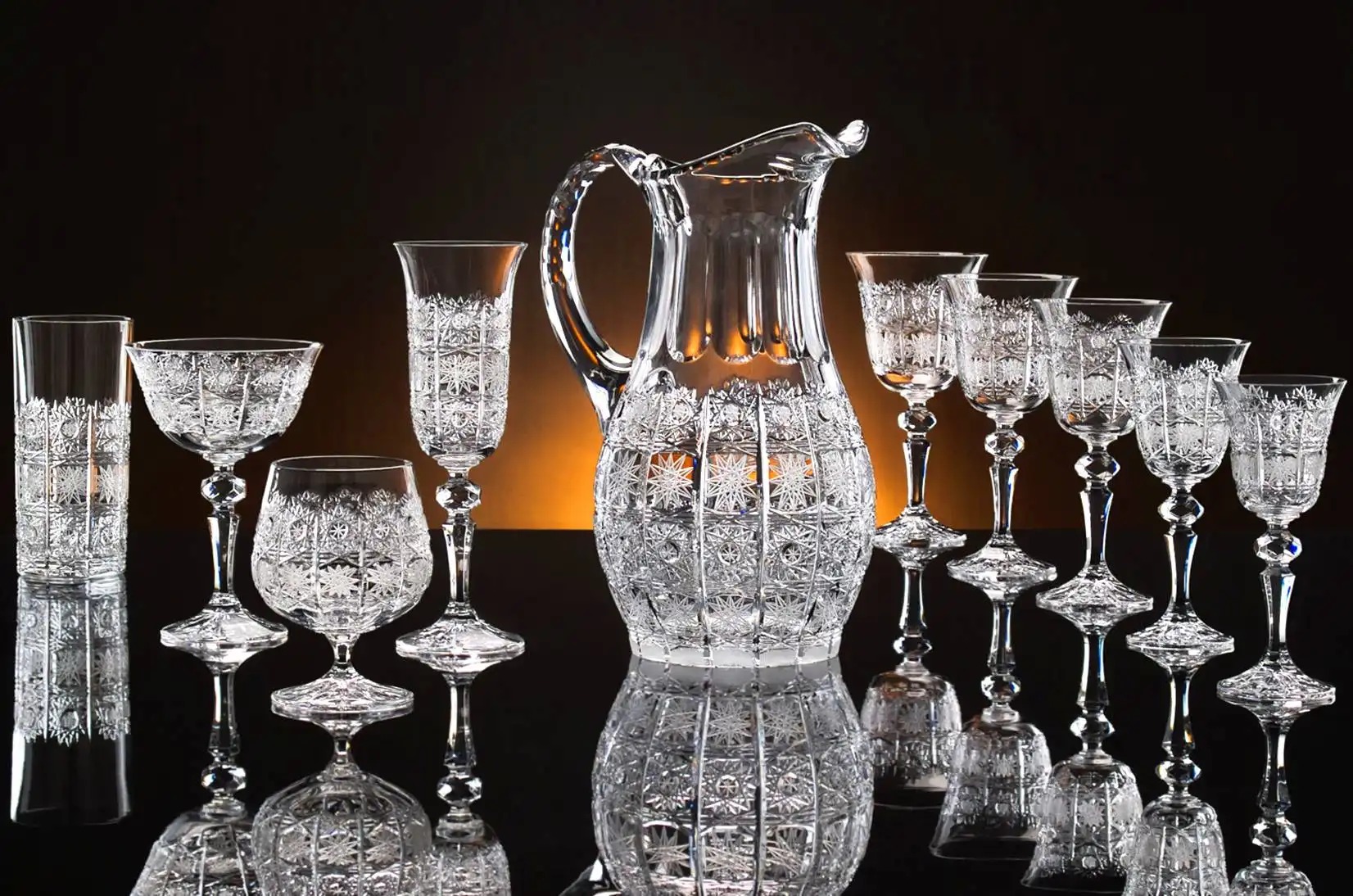 تصویر 1 از ظروف کریستال پذیرایی مدرن لبه‌ های ظریف و جلوه نورانی