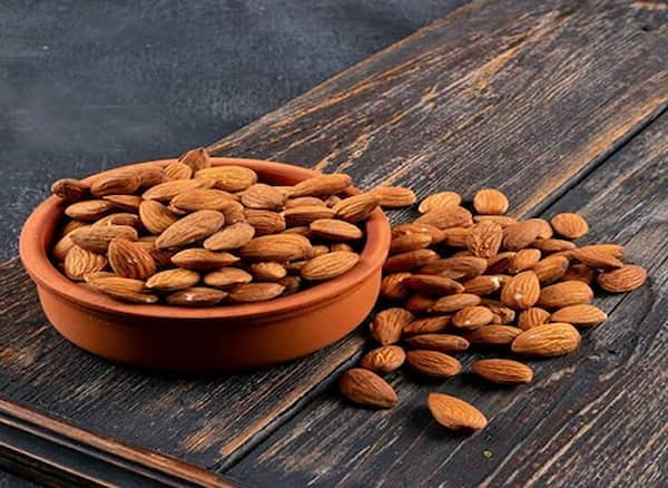 مغز بادام تگری مرغوب با بافت ترد و خوش‌ خوراک