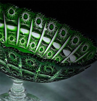 تصویر 2 از ظروف کریستال چک رنگی سطح براق و جزئیات هنری منحصر به‌ فرد