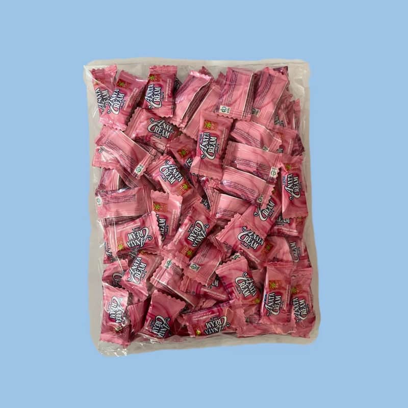 شکلات توت فرنگی آناتا با طعم بی‌ نظیر و تازه