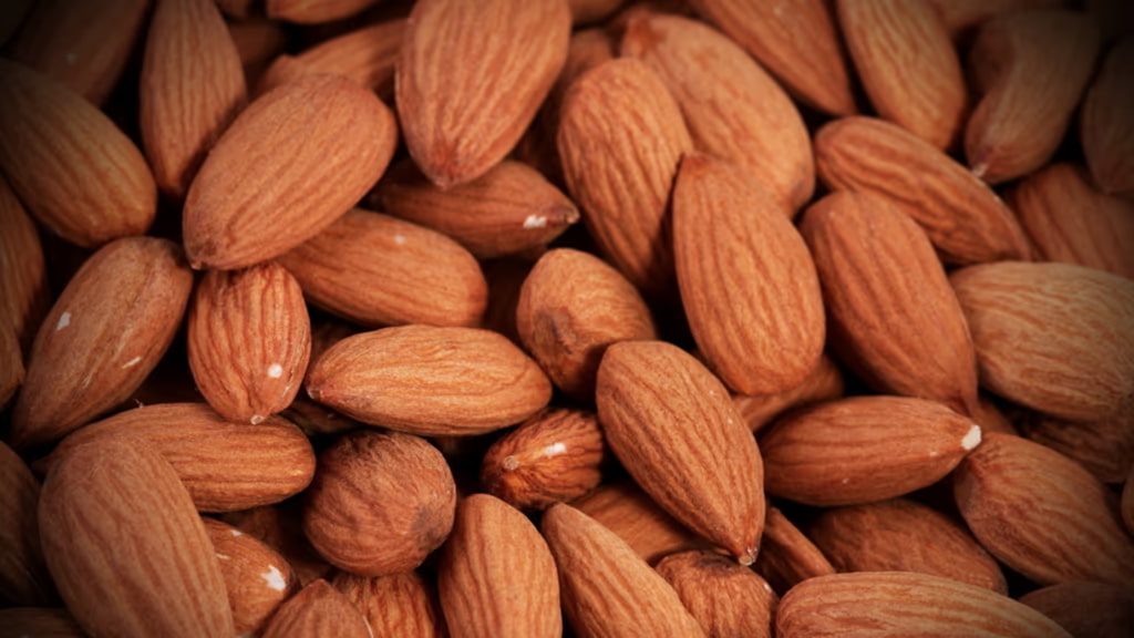 بادام مامایی فله‌ ای سالم بدون مواد نگهدارنده