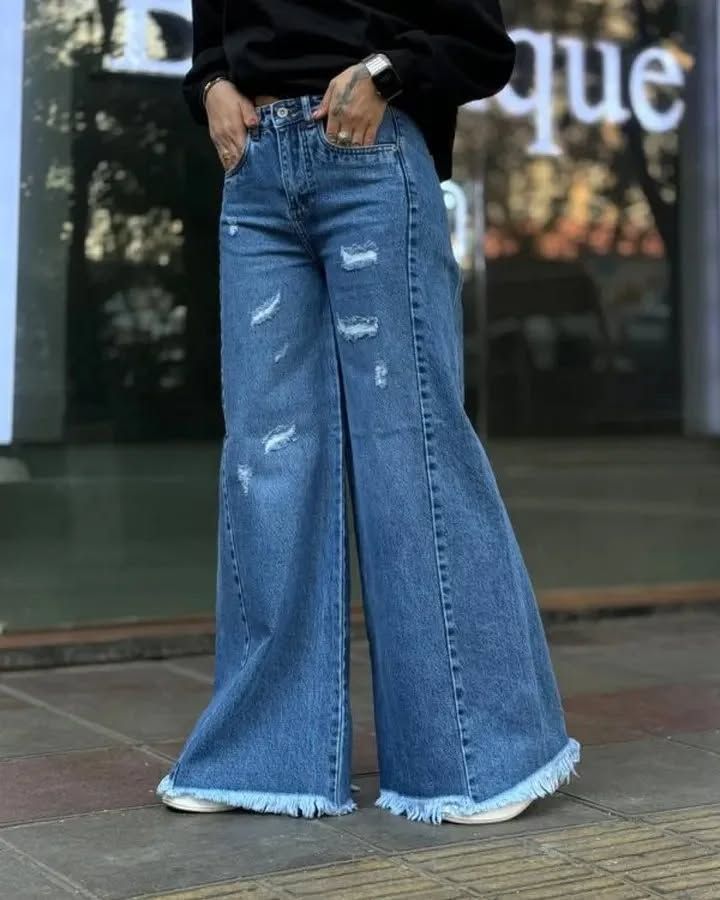 شلوار جین پایین ریش طرح دیستروید با زاپ روی زانو