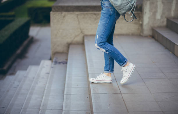 تصویر 2 از شلوار جین پسرانه طرح اسلیم فیت و راسته مناسب استایل مجلسی