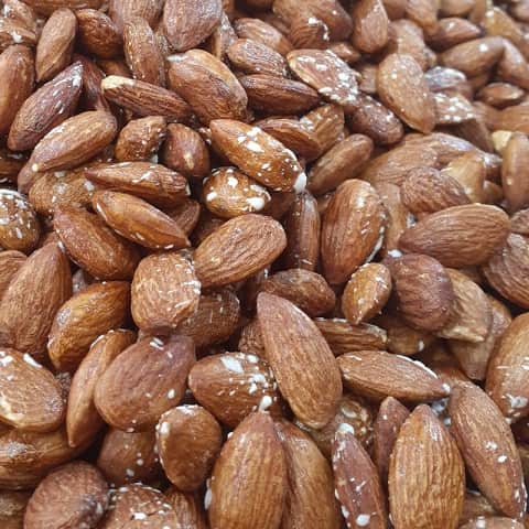 مغز بادام لعابی با بافت ترد و خوش نمک و کیفیت عالی