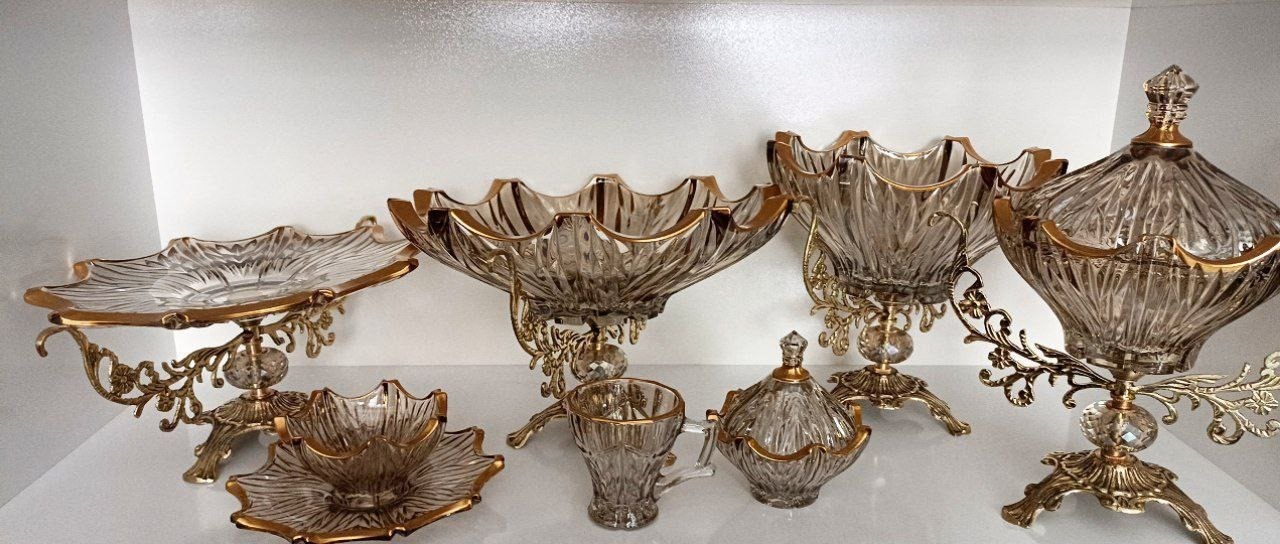 تصویر 1 از ظروف کریستال پایه برنجی مجموعه لوکس با جزئیات کلاسیک