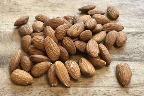 بادام درختی عمده با کیفیت تضمینی و ماندگاری بالا