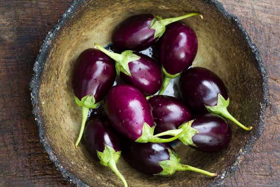 تصویر 2 از بادمجان ریز یک دست ارگانیک با پوست نازک و طعم ملایم