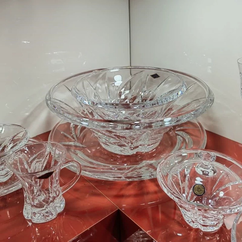 تصویر 2 از ظروف کریستال تهران طراحی مدرن با جلوه شفاف و درخشان