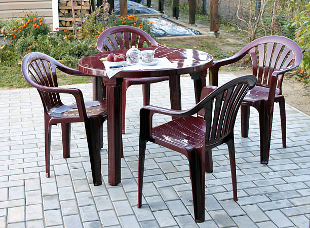 تصویر 3 از میز و صندلی پلاستیکی تراس با میز تاشو و صندلی‌ های تو در تو