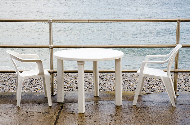 تصویر 1 از میز و صندلی پلاستیکی تراس با میز تاشو و صندلی‌ های تو در تو