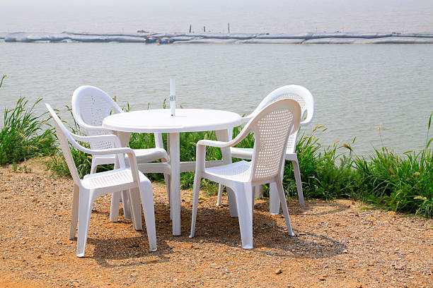 میز و صندلی پلاستیکی تراس با میز تاشو و صندلی‌ های تو در تو